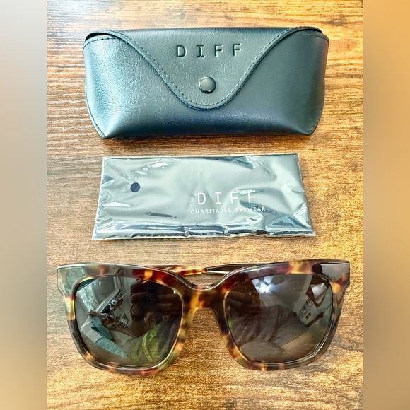 Diff Eyewear Accessories - DIFF Bella Polarized Sunglasses